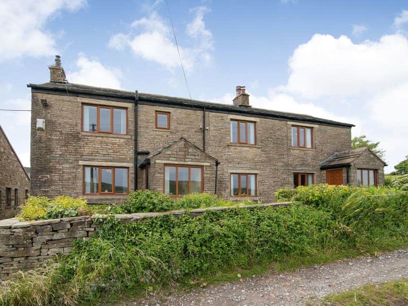 Exterior | Middle Bank Top Farm - Middle Bank Top Farm Cottages, Lumb