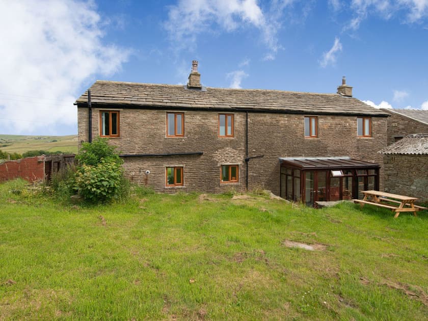 Exterior | Middle Bank Top Farm - Middle Bank Top Farm Cottages, Lumb