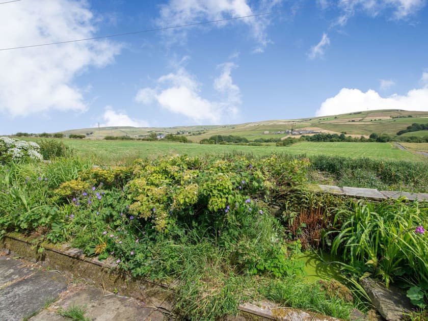View | Middle Bank Top Farm - Middle Bank Top Farm Cottages, Lumb