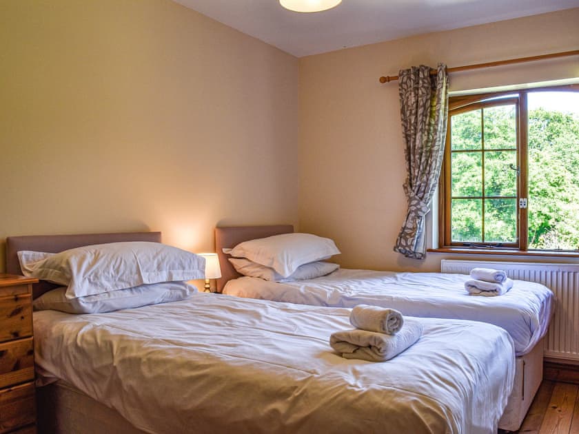 Twin bedroom | Poppy Cottage - Duffryn Farm Cottages, Dunvant