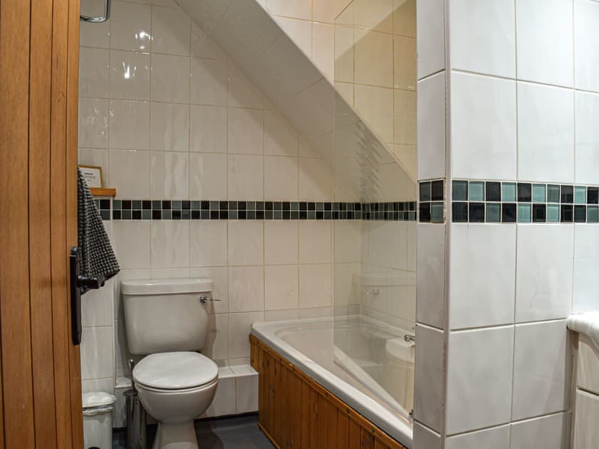 Bathroom | Poppy Cottage - Duffryn Farm Cottages, Dunvant
