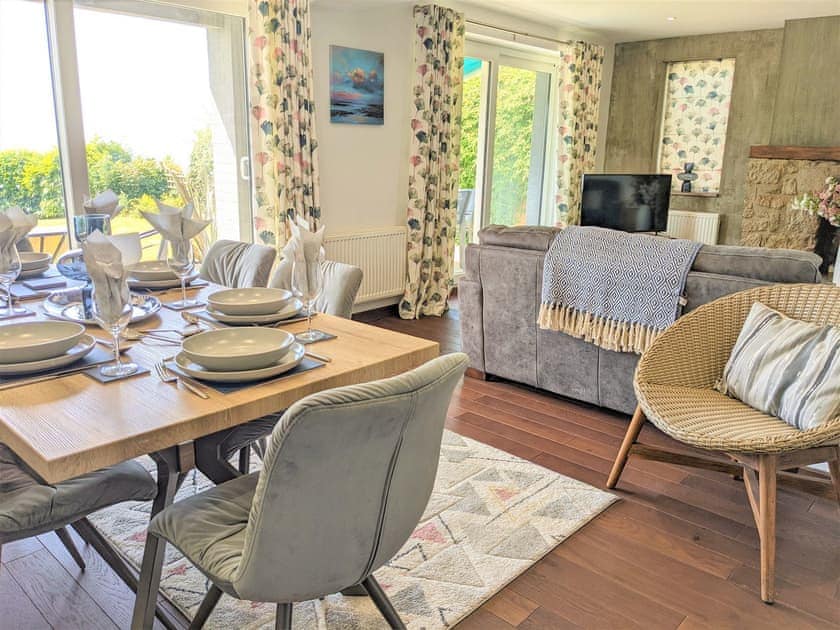 Dining Area | Pointe South, Ventnor