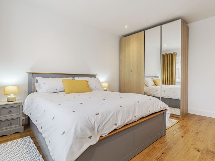 Kingsize bedroom | Stardust, Whitby