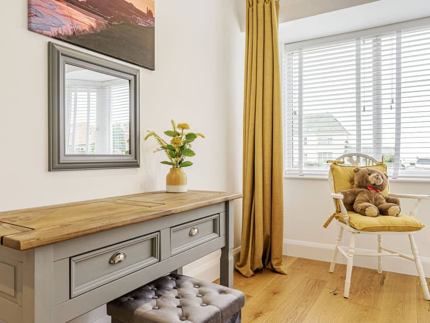 Kingsize bedroom | Stardust, Whitby