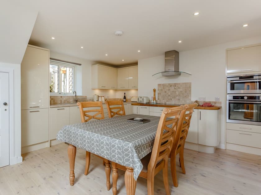 Kitchen/diner | Willow Cottage - Courtyard Cottages, Inverness