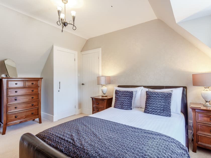Double bedroom | Willow Cottage - Courtyard Cottages, Inverness