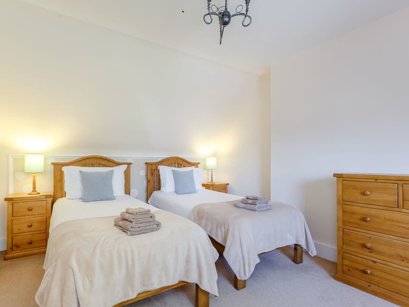 Twin bedroom | Willow Cottage - Courtyard Cottages, Inverness