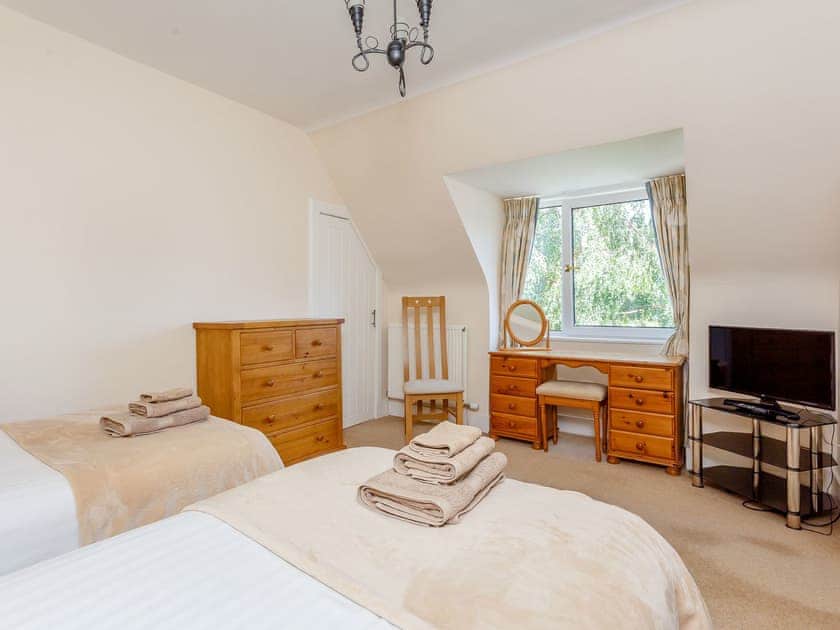 Twin bedroom | Willow Cottage - Courtyard Cottages, Inverness