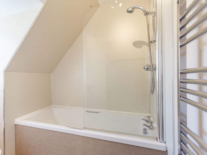 Bathroom | Willow Cottage - Courtyard Cottages, Inverness