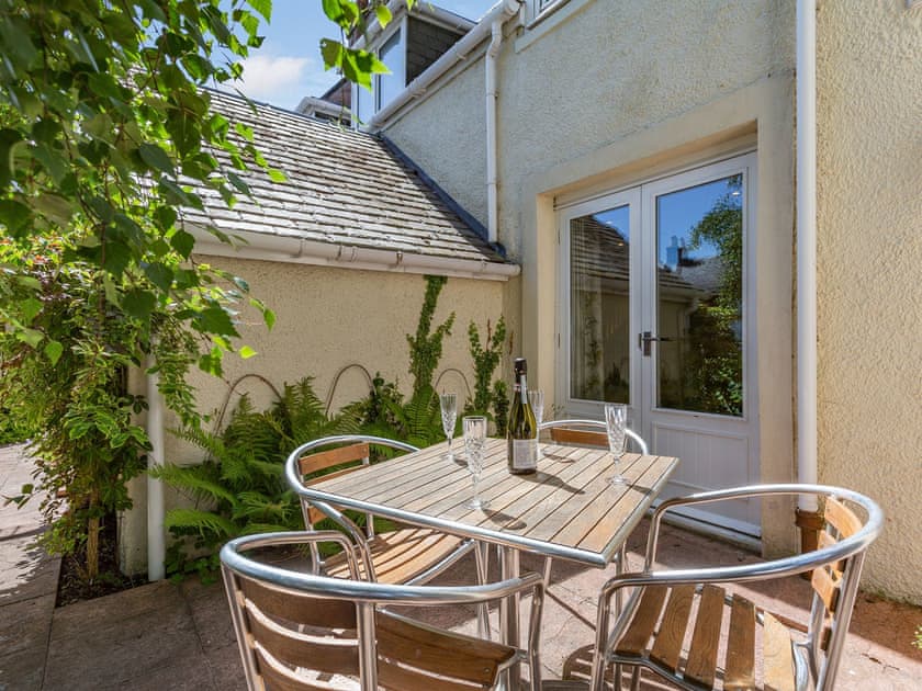 Sitting-out-area | Willow Cottage - Courtyard Cottages, Inverness
