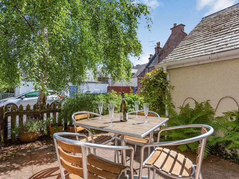 Sitting-out-area | Willow Cottage - Courtyard Cottages, Inverness