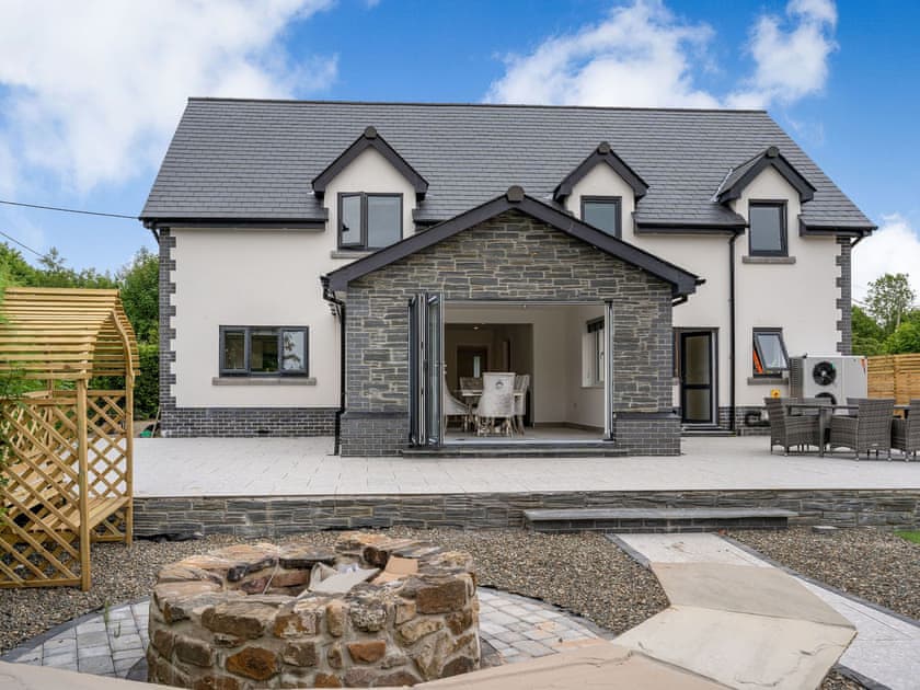 Garden | Ty Afon Reg - Ty Afon, Garnant, near Ammanford