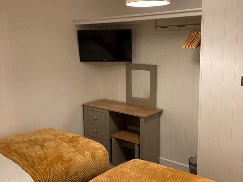 Twin bedroom | Bee Cottage, East Lydford, near Somerton