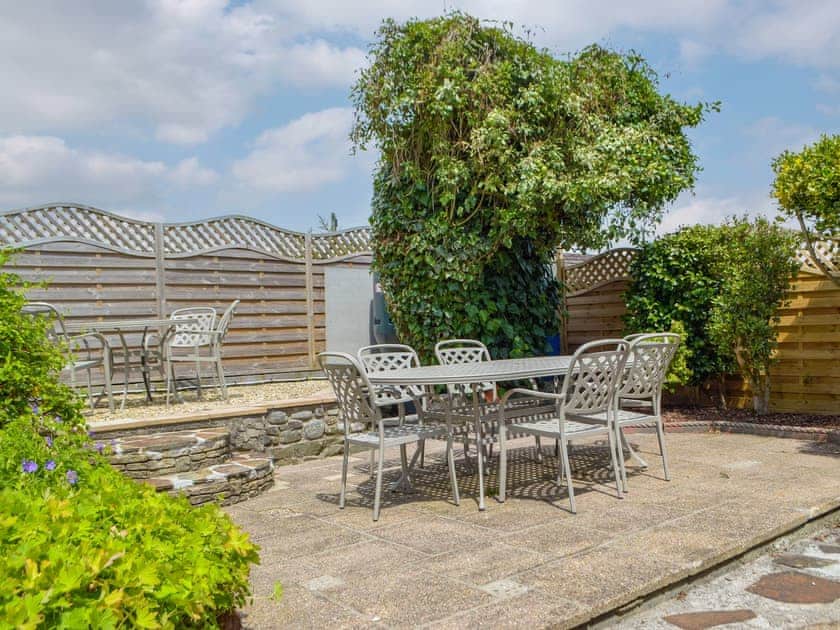 Outdoor area | Can-Y-Mor, Victoria House - Victoria House Apartments, Llansteffan, near Carmarthen