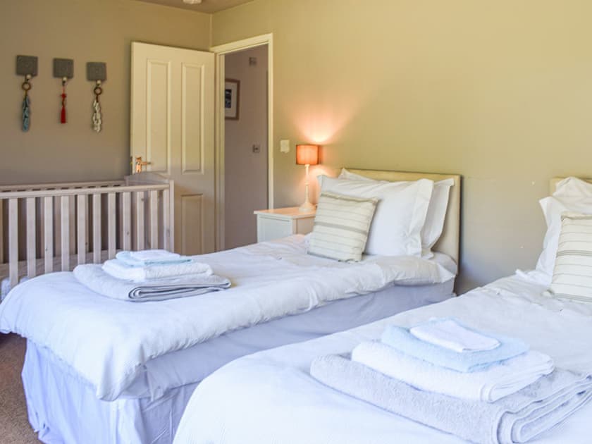 Twin bedroom | Top Deck, Gorran Haven