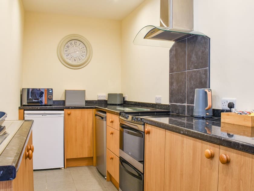 Kitchen | Hengegin - Hengenin Holidays, Llandyfan, Ammanford