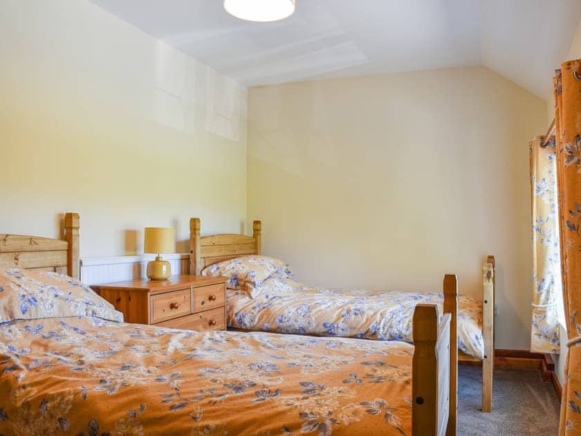 Twin bedroom | Hengegin - Hengenin Holidays, Llandyfan, Ammanford