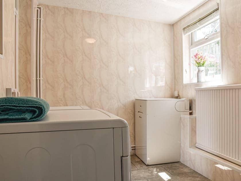 Bathroom | Hengegin - Hengenin Holidays, Llandyfan, Ammanford