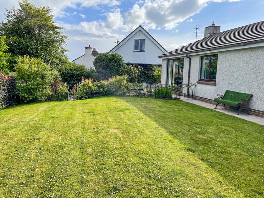 Exterior | Pippin Howe, Seaton