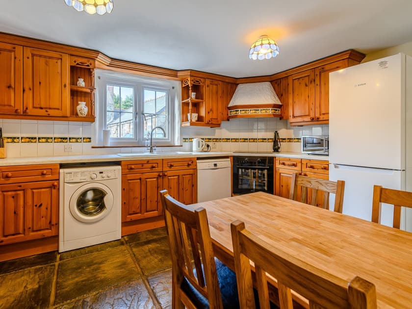 Kitchen/diner | Y Gwesty Bach Cottages- The Gatehouse - Y Gwesty Bach Cottages, Castle Morris, near Fishguard