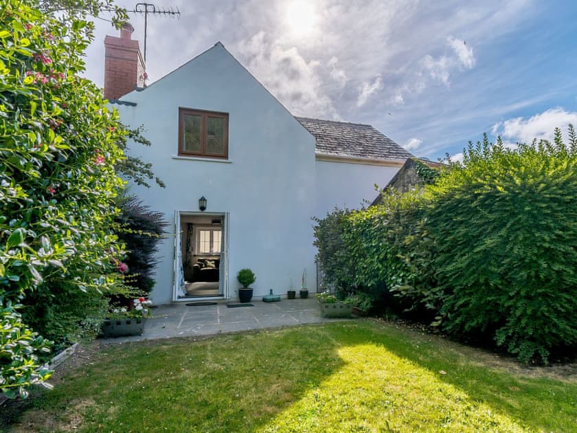 Garden | Y Gwesty Bach Cottages- The Gatehouse - Y Gwesty Bach Cottages, Castle Morris, near Fishguard