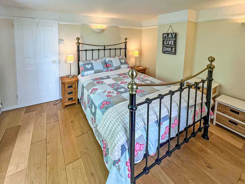Double bedroom | Joyful Cottage, Lymington