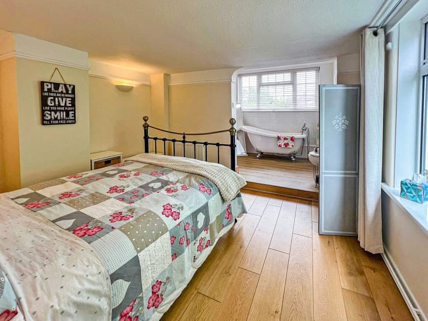 Double bedroom | Joyful Cottage, Lymington