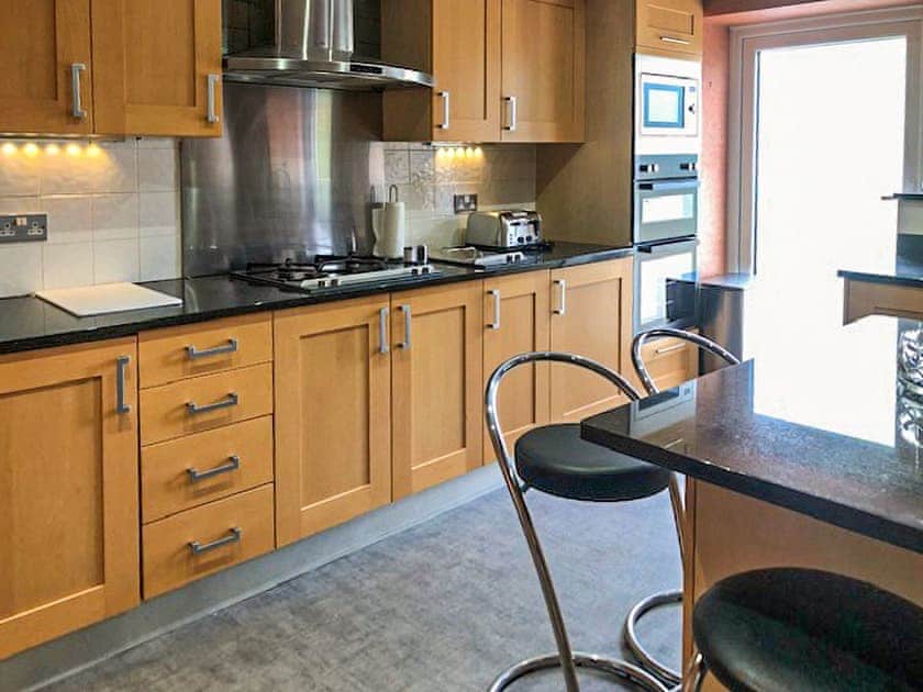 Kitchen | The Gatehouse - Barton Manor, Pagham