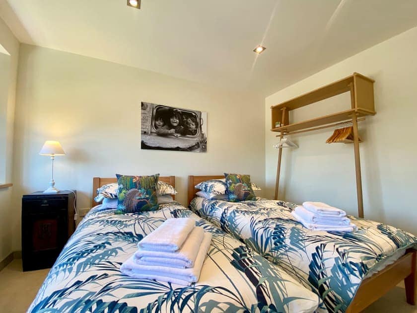 Twin bedroom | Wellesley House, Wells