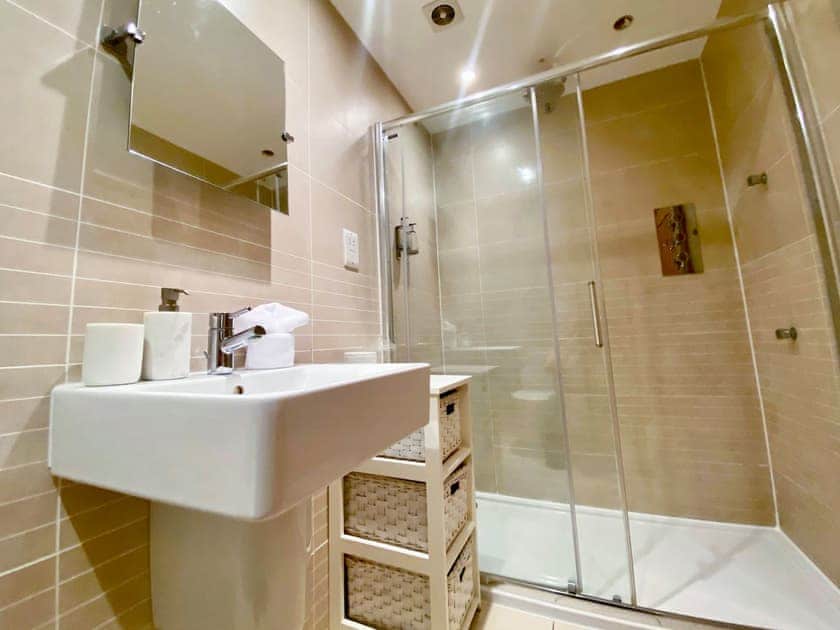 Shower room | Wellesley House, Wells