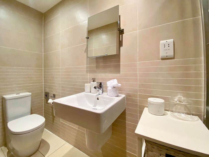 Shower room | Wellesley House, Wells