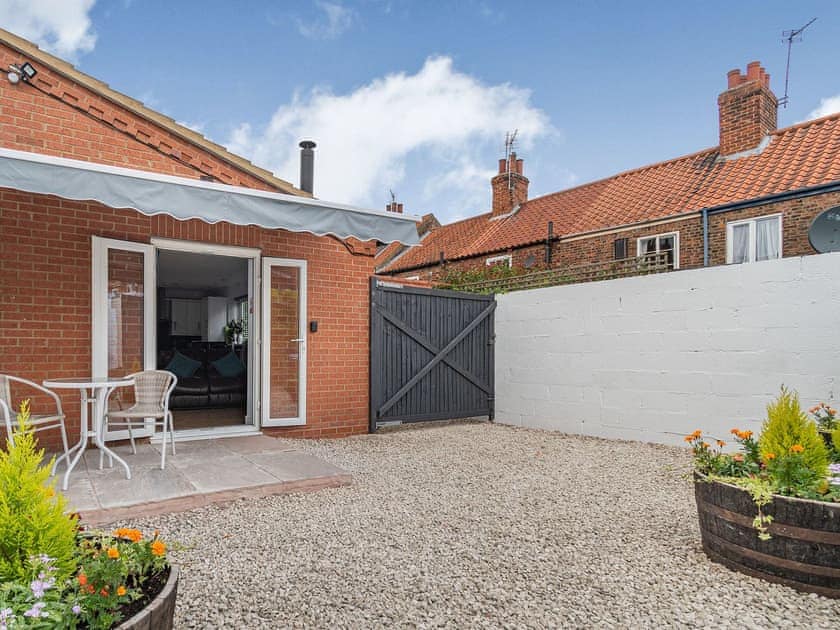 Outdoor area | Cozy Lodge, Barton-Upon-Humber
