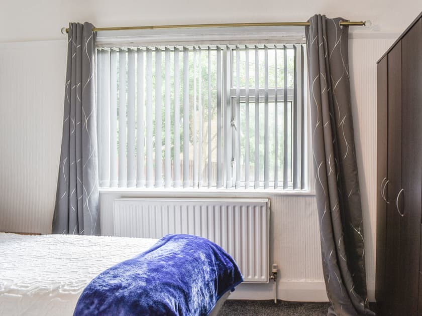 Twin bedroom | Huddersfield House, Huddersfield