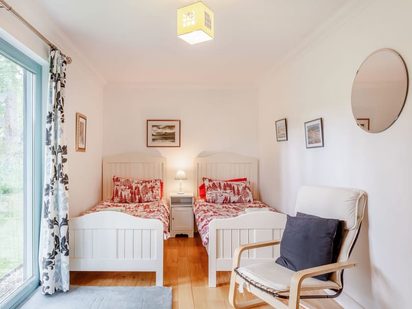 Twin bedroom | Ptarmigan Cottage - Alba Cottages, Boat of Garten