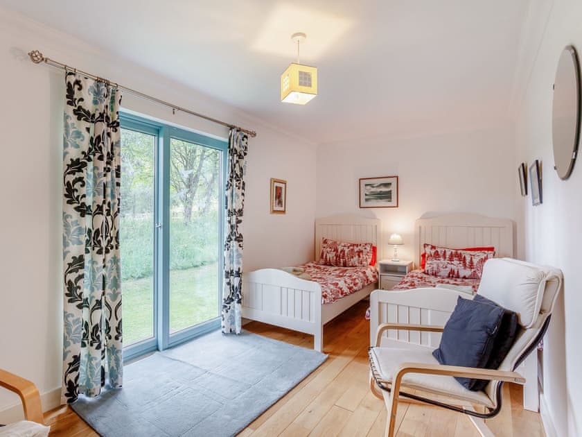 Twin bedroom | Ptarmigan Cottage - Alba Cottages, Boat of Garten