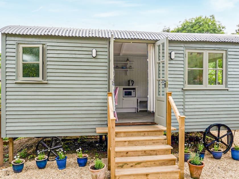 Exterior | Fig Tree Shepherd’s Hut, Bridport