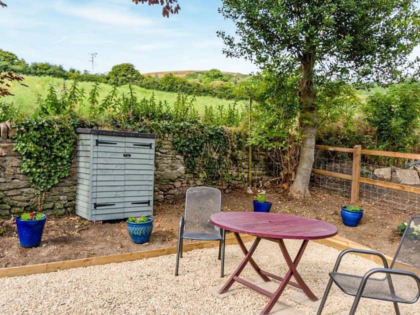 Sitting-out-area | Fig Tree Shepherd’s Hut, Bridport