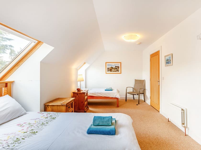 Twin bedroom | Osprey Cottage - Alba Cottages, Boat of Garten