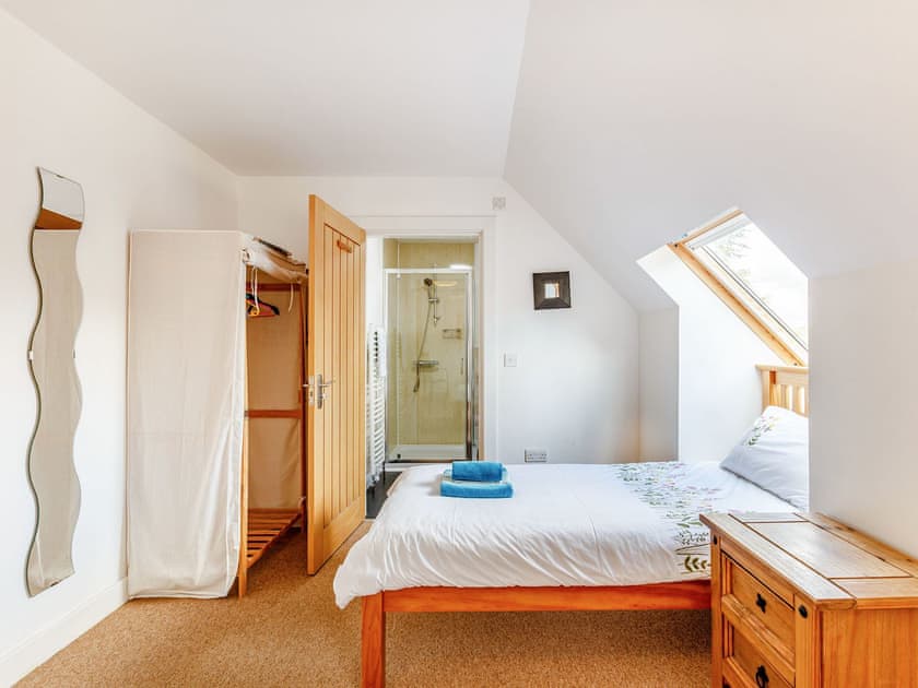 Twin bedroom | Osprey Cottage - Alba Cottages, Boat of Garten