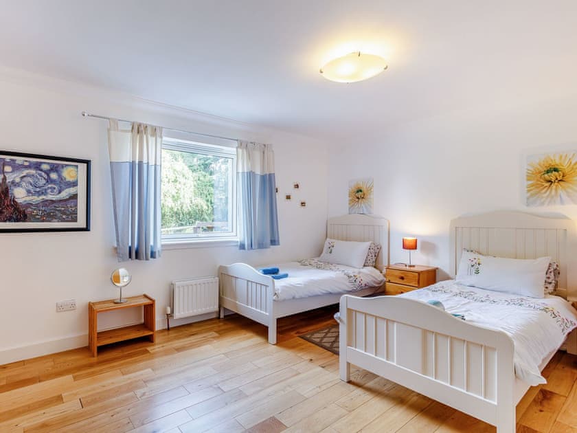 Twin bedroom | Osprey Cottage - Alba Cottages, Boat of Garten