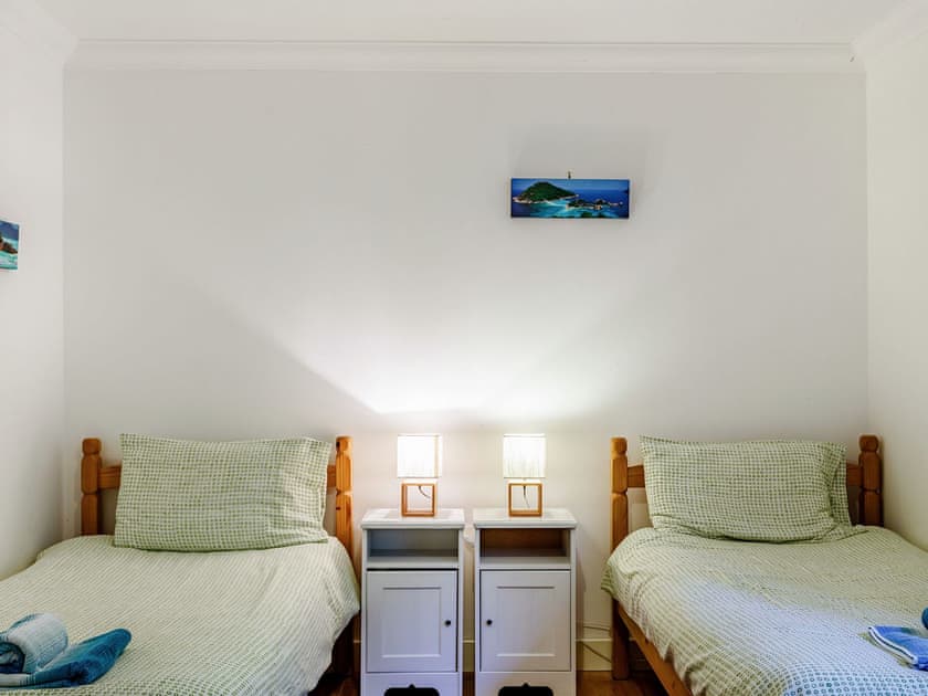 Twin bedroom | Osprey Cottage - Alba Cottages, Boat of Garten