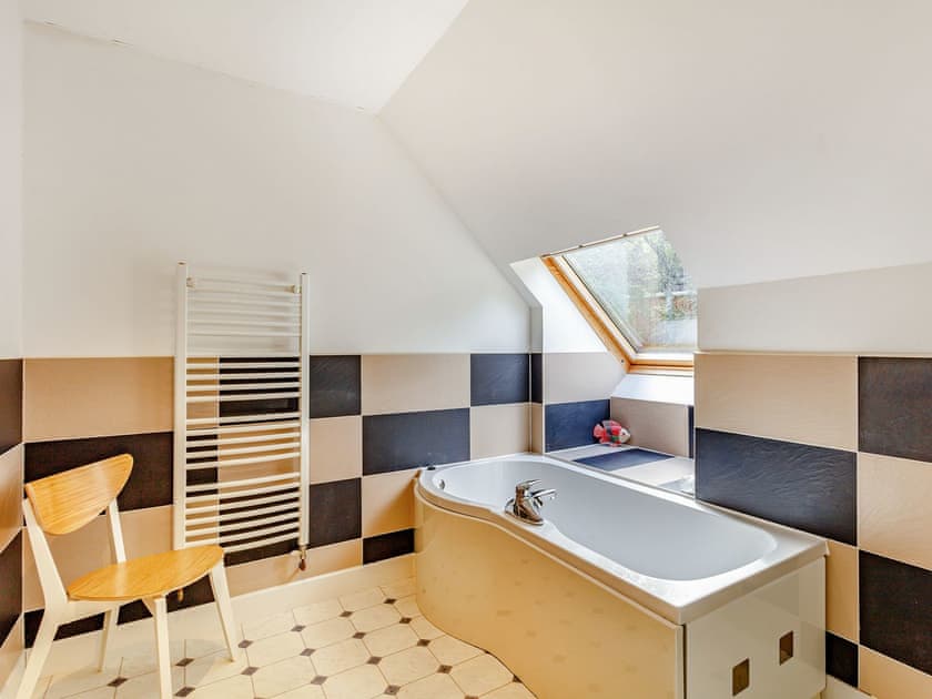 Bathroom | Osprey Cottage - Alba Cottages, Boat of Garten