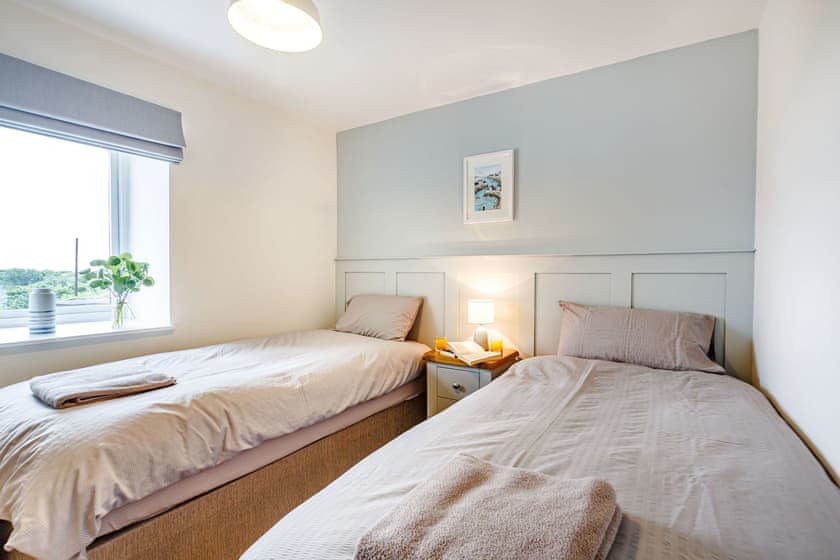 Twin bedroom | Seaside Cottage - Bron y Wendon Holiday Park, Llanddulas, near Llandudno
