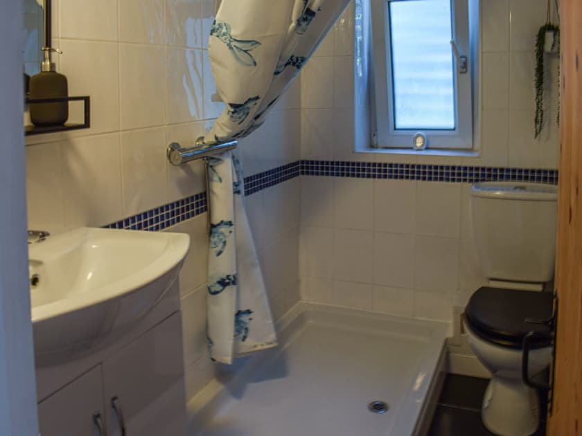 Bathroom | The Annex at Tenniside, Perranporth