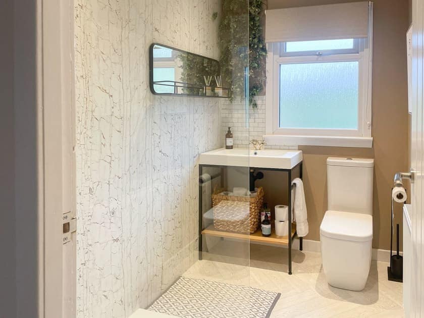 Shower room | Mossdale Cottage, Dalmellington