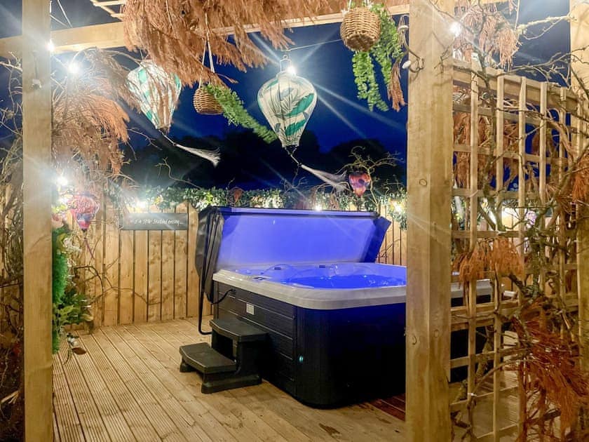 Hot tub | Mossdale Cottage, Dalmellington