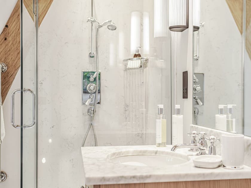 Shower room | Lovington Barn, Alresford