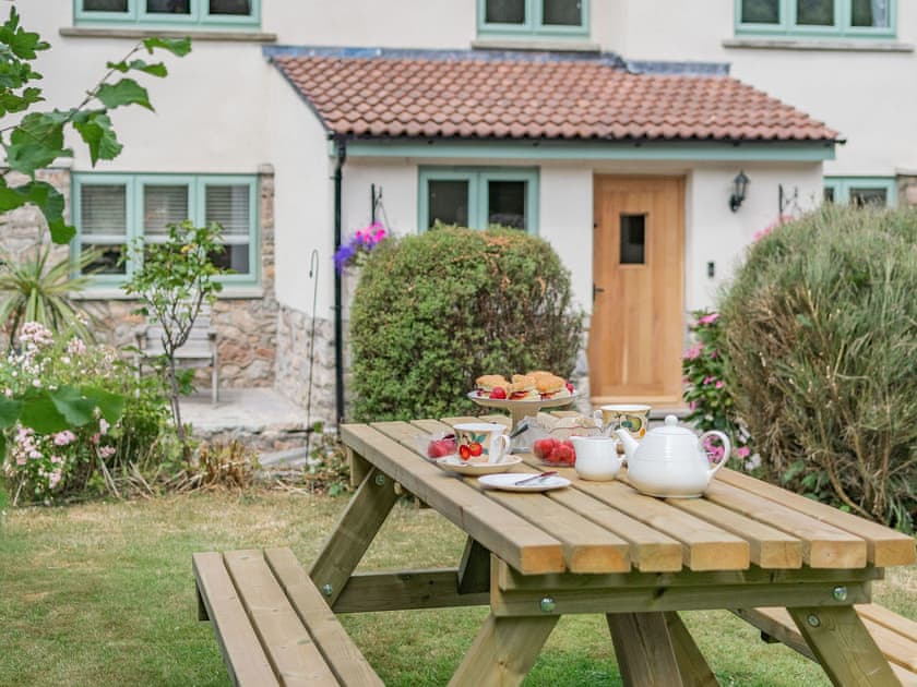 Sitting-out-area | Pennyard House, Banwell
