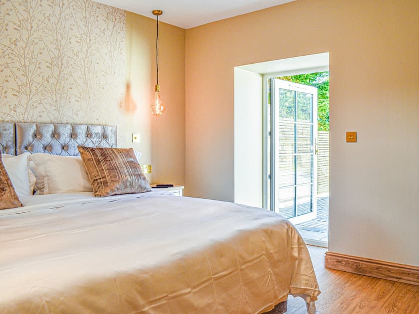 Double bedroom | Bumblebee Cottage - Ballavolley Cottages, Ballaugh