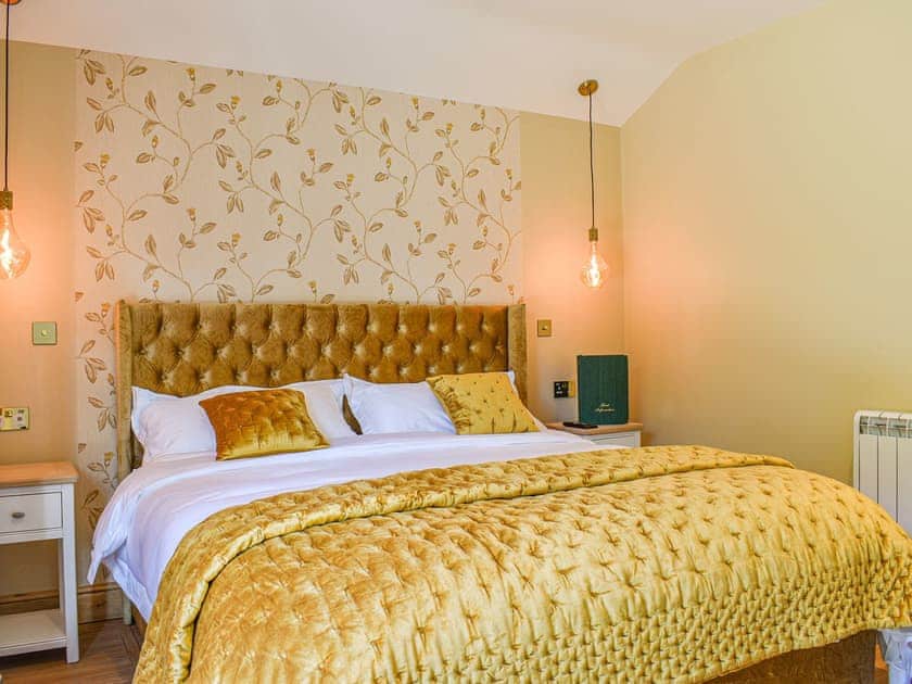 Double bedroom | Bumblebee Cottage - Ballavolley Cottages, Ballaugh